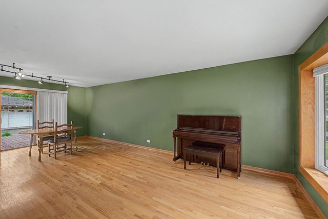 1331 N Indigo Drive, Mount Prospect, IL 60056