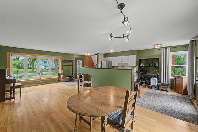 1331 N Indigo Drive, Mount Prospect, IL 60056