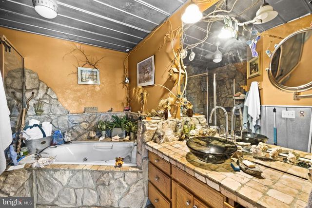 12501 W CATHARPIN RD, Spotsylvania, VA 22551