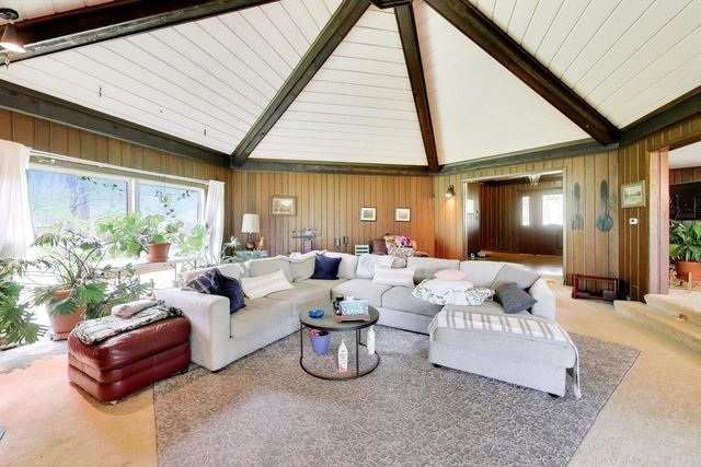 27125 N Williams Park Road, Wauconda, IL 60084