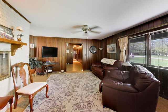 27125 N Williams Park Road, Wauconda, IL 60084