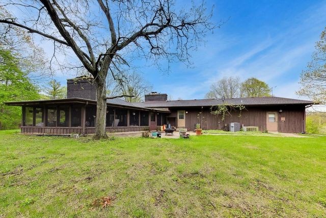 27125 N Williams Park Road, Wauconda, IL 60084