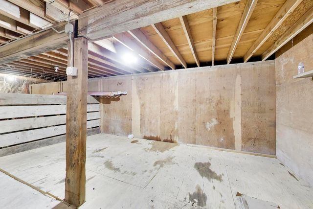 27125 N Williams Park Road, Wauconda, IL 60084