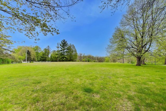27125 N Williams Park Road, Wauconda, IL 60084