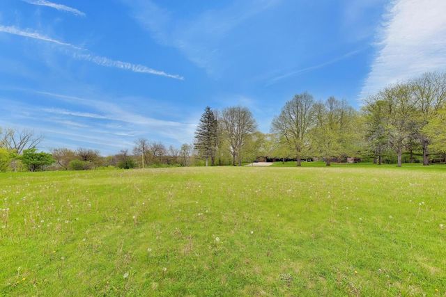 27125 N Williams Park Road, Wauconda, IL 60084