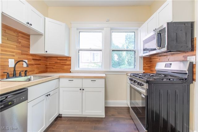 9800 Parmelee Avenue, Cleveland, OH 44108