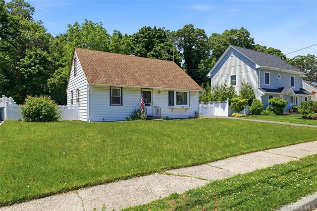 1090 South Drive, Merrick, NY 11566