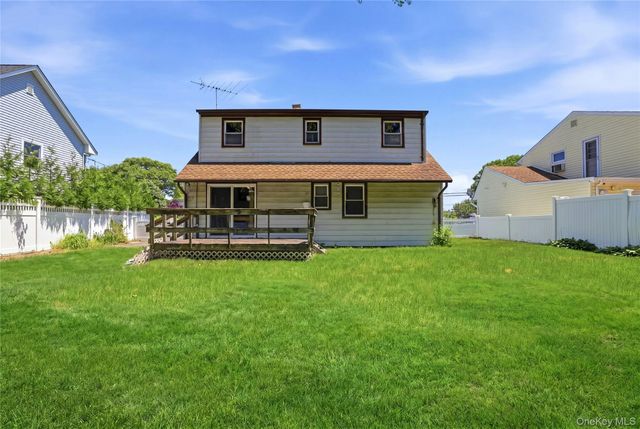1090 South Drive, Merrick, NY 11566