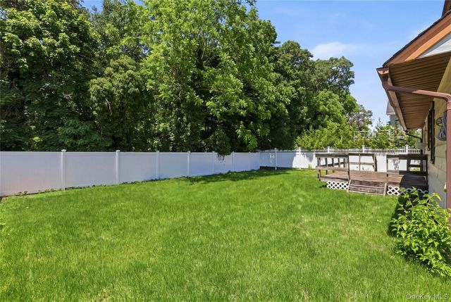 1090 South Drive, Merrick, NY 11566