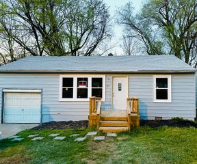 1433 East Pacific Street, Springfield, MO 65803