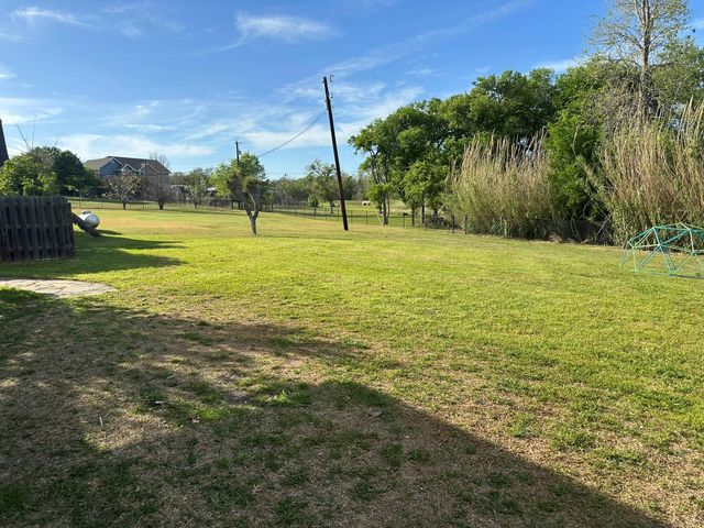 205 Morningside CIR, Hutto, TX 78634