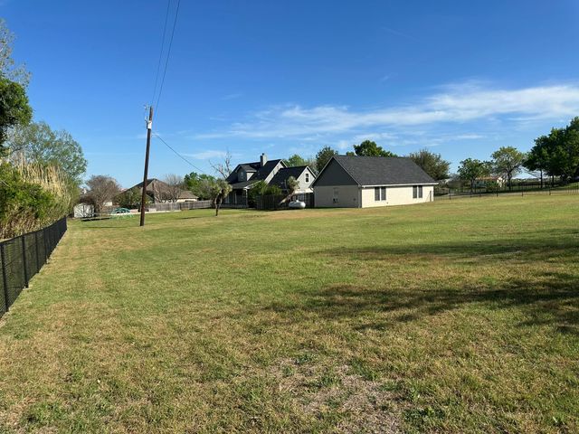 205 Morningside CIR, Hutto, TX 78634