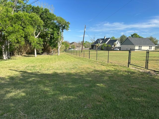 205 Morningside CIR, Hutto, TX 78634