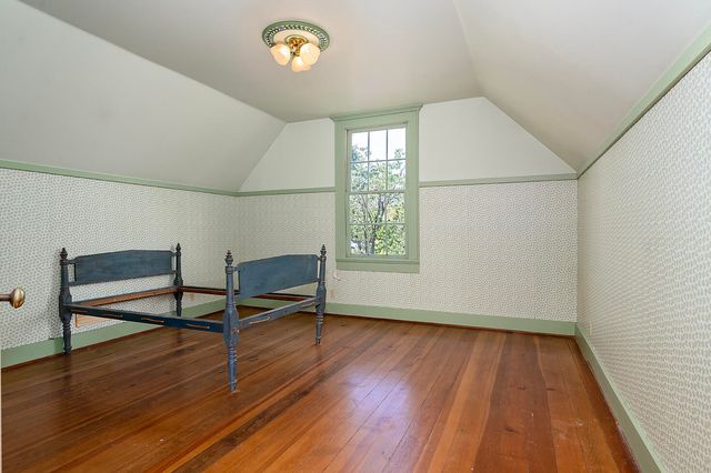 220 8th Street, Jacksonville, OR 97530