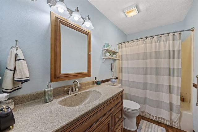 1721 Woodside Court NW, Cedar Rapids, IA 52405