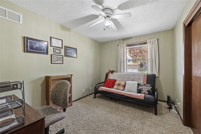 1721 Woodside Court NW, Cedar Rapids, IA 52405