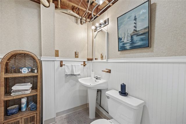 1721 Woodside Court NW, Cedar Rapids, IA 52405