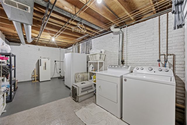 1721 Woodside Court NW, Cedar Rapids, IA 52405