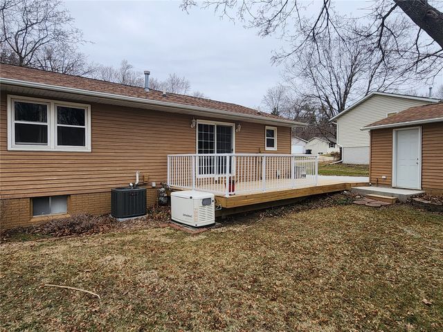 1721 Woodside Court NW, Cedar Rapids, IA 52405