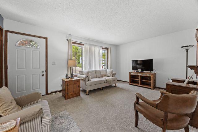 1721 Woodside Court NW, Cedar Rapids, IA 52405