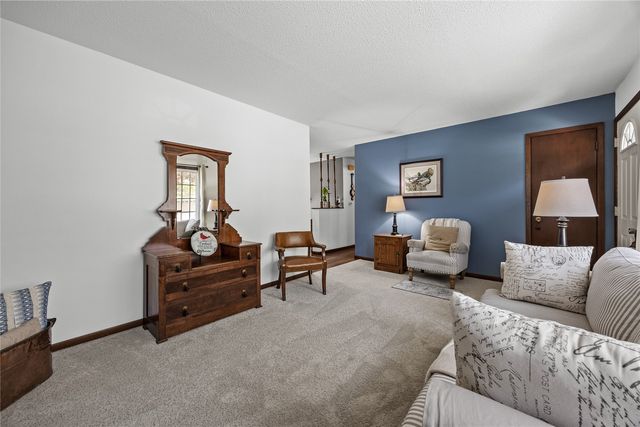 1721 Woodside Court NW, Cedar Rapids, IA 52405