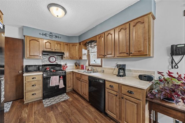 1721 Woodside Court NW, Cedar Rapids, IA 52405