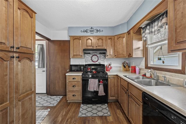 1721 Woodside Court NW, Cedar Rapids, IA 52405