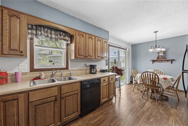 1721 Woodside Court NW, Cedar Rapids, IA 52405