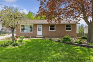 1721 Woodside Court NW, Cedar Rapids, IA 52405