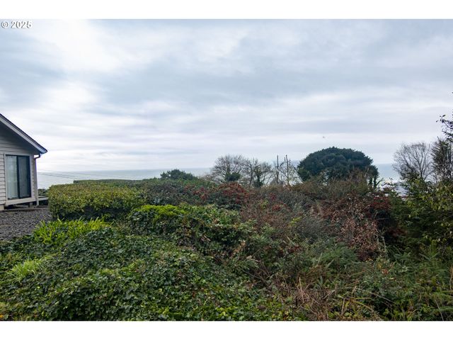 1405 VIEW Ct, Brookings, OR 97415