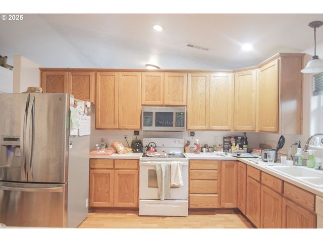 1405 VIEW Ct, Brookings, OR 97415