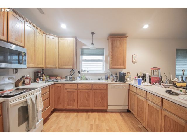 1405 VIEW Ct, Brookings, OR 97415