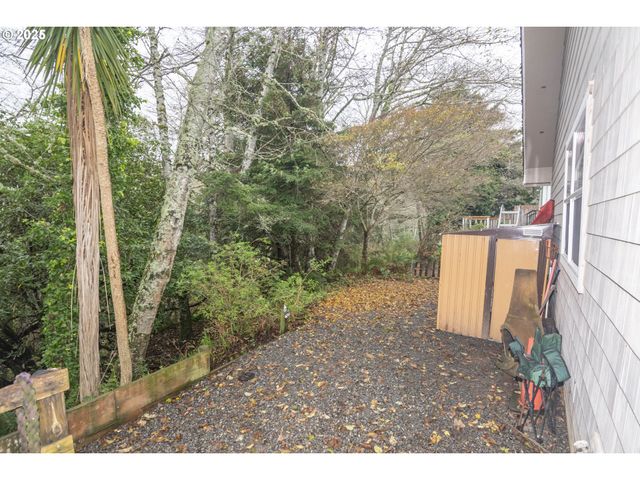 1405 VIEW Ct, Brookings, OR 97415