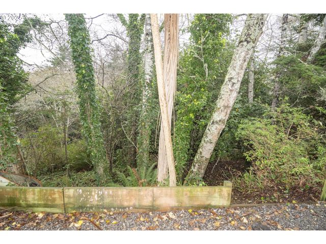 1405 VIEW Ct, Brookings, OR 97415