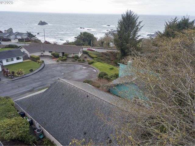 1405 VIEW Ct, Brookings, OR 97415