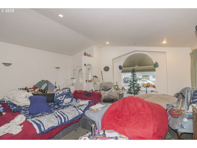 1405 VIEW Ct, Brookings, OR 97415