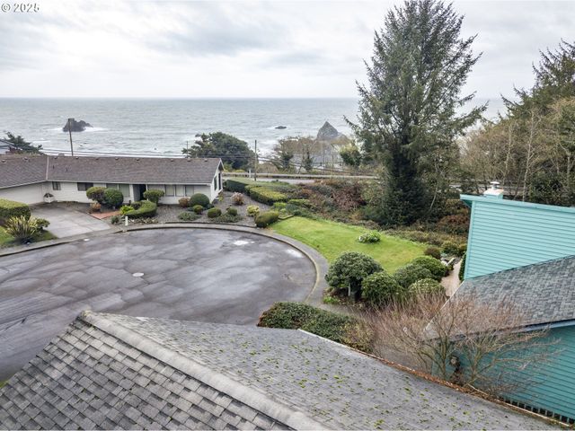 1405 VIEW Ct, Brookings, OR 97415