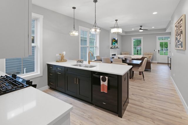 5 Willow Way, Ottawa, IL 61350