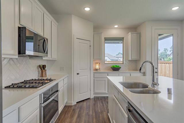 27129 Ivorywood Drive, Magnolia, TX 77354