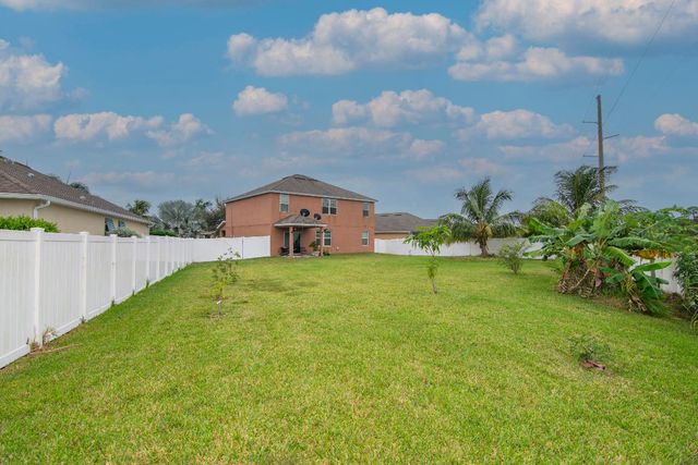 1615 Lexington Square SW, Vero Beach, FL 32962