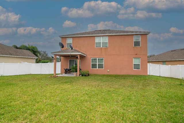 1615 Lexington Square SW, Vero Beach, FL 32962