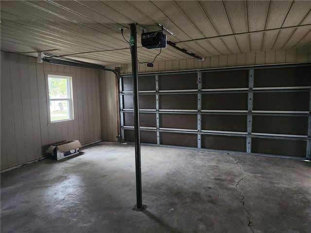 1745 Lake Trenton Drive, Trenton, MO 64683