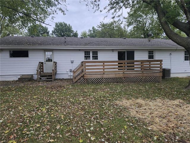 1745 Lake Trenton Drive, Trenton, MO 64683