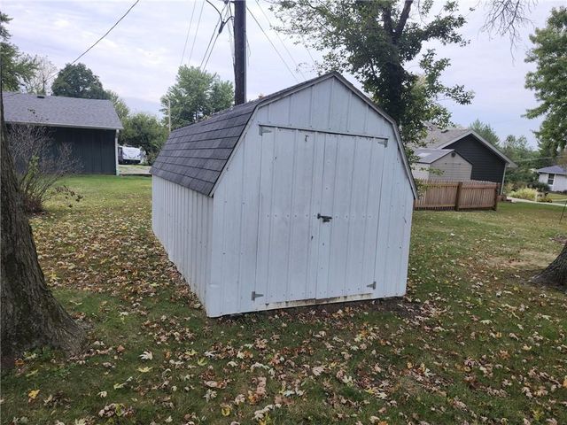 1745 Lake Trenton Drive, Trenton, MO 64683