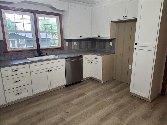 1745 Lake Trenton Drive, Trenton, MO 64683