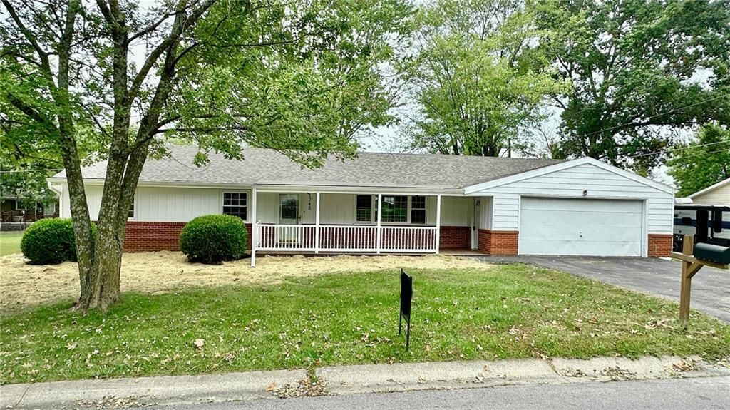 1745 Lake Trenton Drive, Trenton, MO 64683