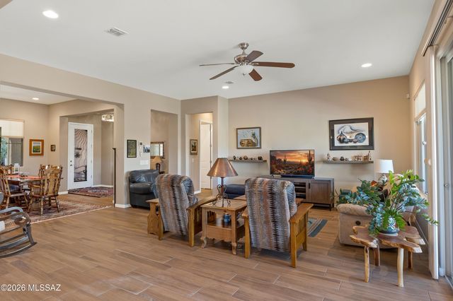 6910 W Cliff Spring Trail, Marana, AZ 85658