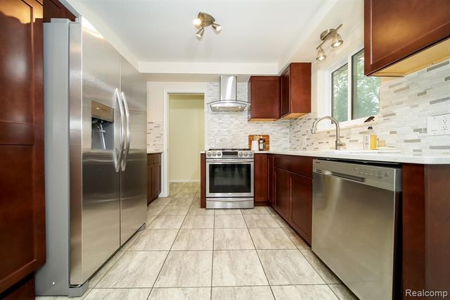 21792 Elmwood Avenue, Eastpointe, MI 48021