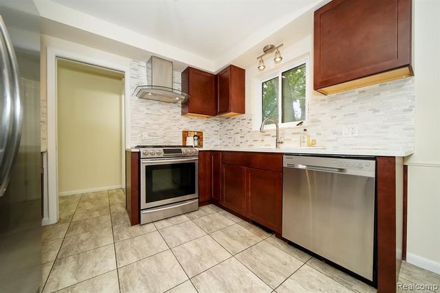 21792 Elmwood Avenue, Eastpointe, MI 48021