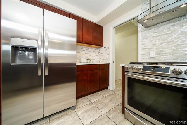 21792 Elmwood Avenue, Eastpointe, MI 48021